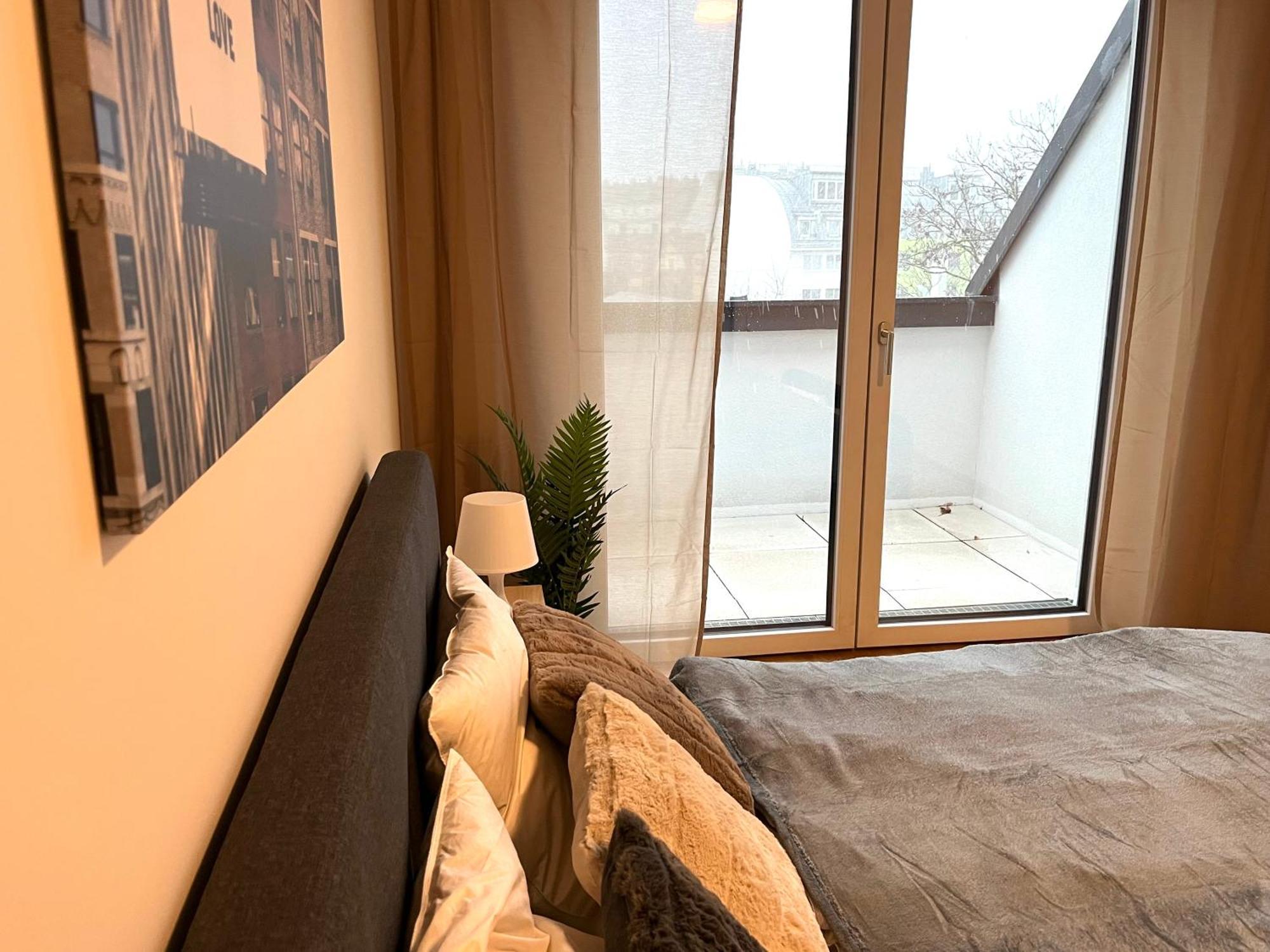 Free Parking / Brandnew With Air Condition And Balcony Вена Экстерьер фото