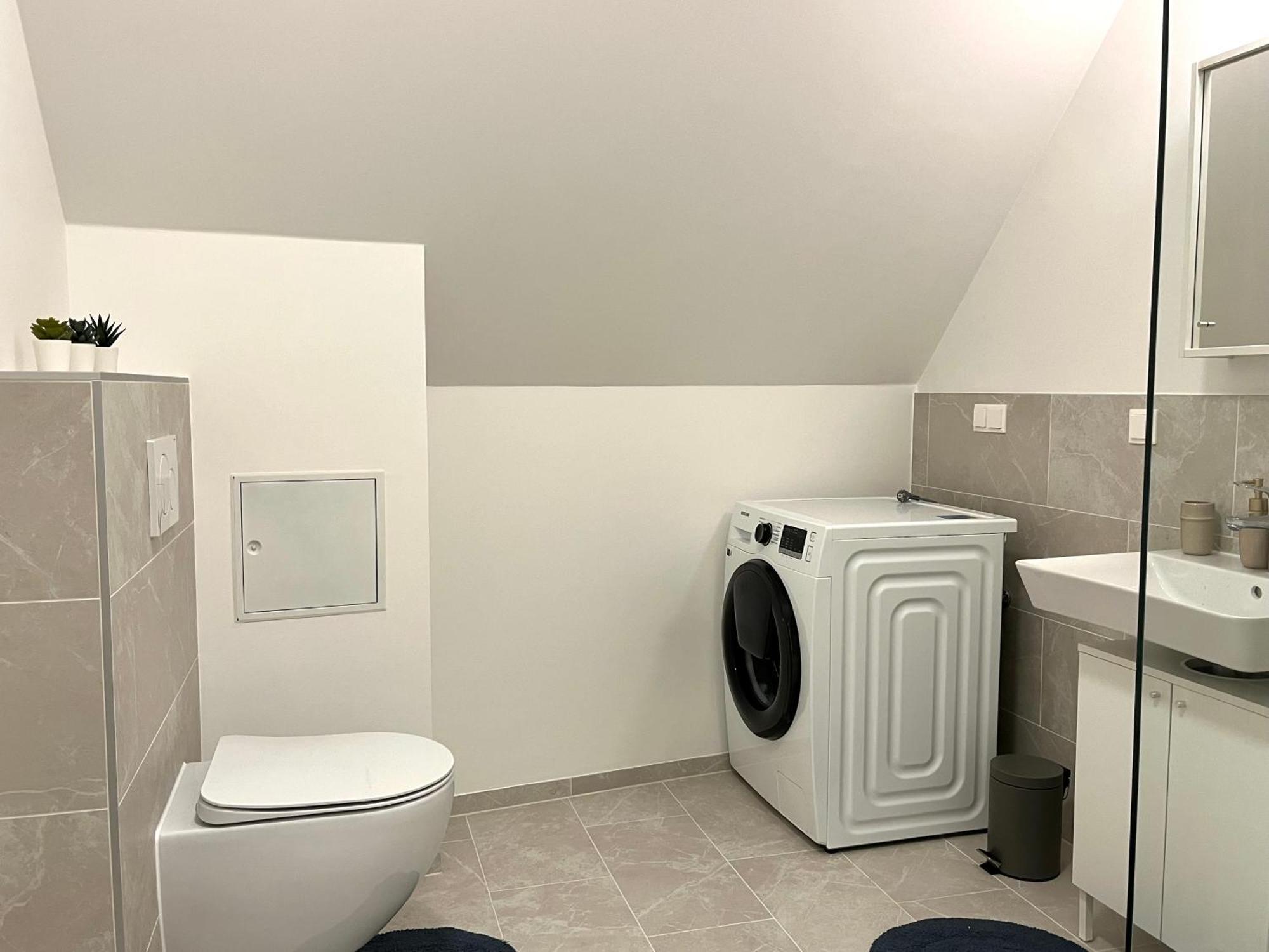 Free Parking / Brandnew With Air Condition And Balcony Вена Экстерьер фото